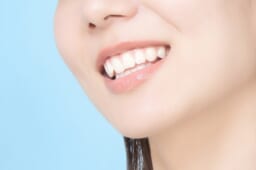 京都で人気の矯正歯科！歯科矯正でガミースマイルを治療するメリットを解説